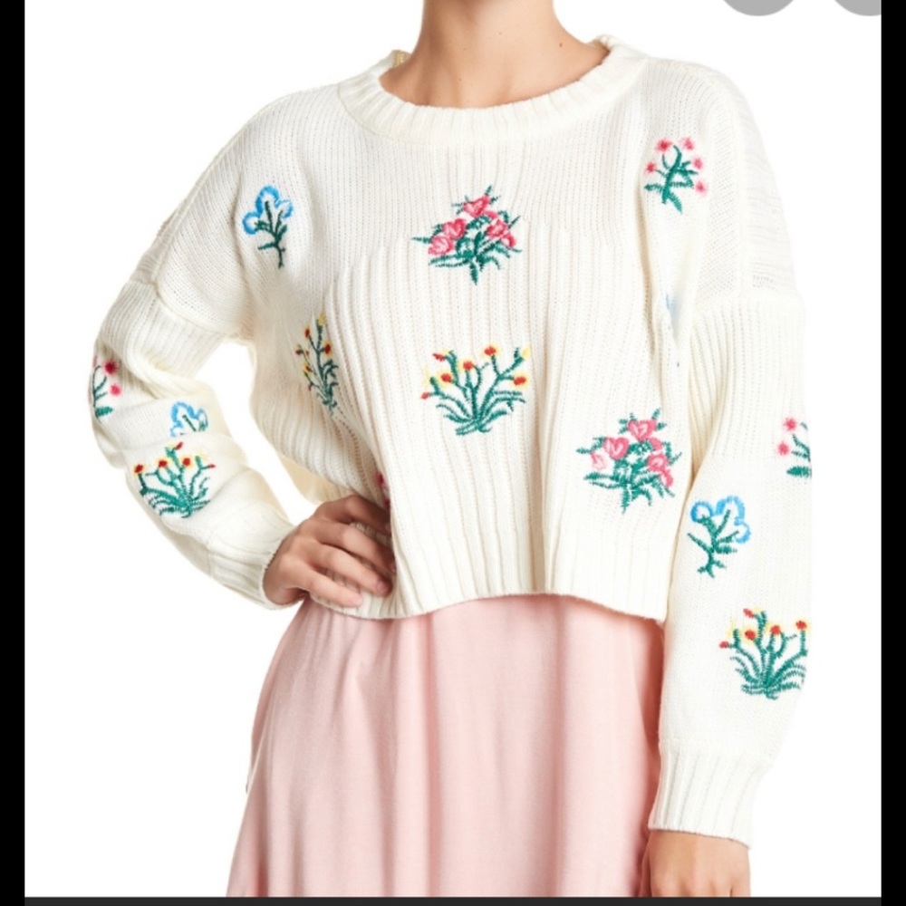 Brand New Woven heart embroidered cropped sweater